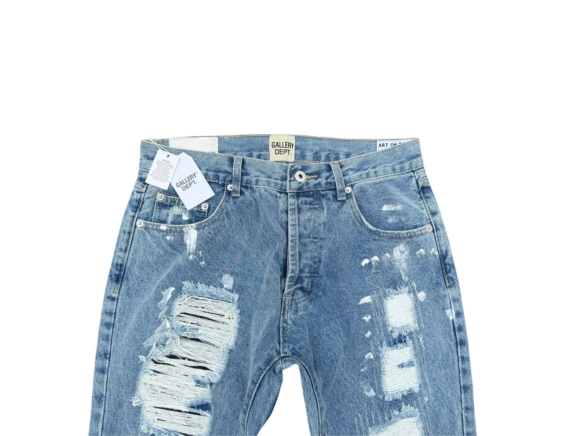 P250💰G70 GALLERY DEPT. Denim bell-bottoms with holes and random threads connected to washed and distressed spliced ​​jeans. GALLERY is attracted by these bell-bottoms. Whether it is a reset of Carhartt or Levis, it has created a strong brand style. Since these pants are modified from rare vintage, the production capacity is limited. Therefore, after many icons wore them, these pants were once hard to find. Later, perhaps due to the improvement of GD's business in the past two years and the expansion of production lines, the brand itself lowered the price, so I can't wait any longer for these pants this year and will definitely buy them. During the process of the denim washing plant, the owner of the washing plant helped introduce a boss who had worked for Levi's foundry and started his own business. This also paved the way for the following styles. Therefore, Levi's remodeled single product for the base plate is really familiar. Whether it is the fabrics supplied or the lathes used in production, there is nothing to choose from. -Color: blue -Size: S-XXL (corresponding to 28-36)